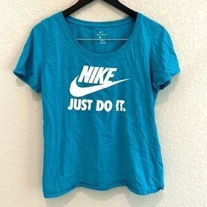Nike women’s athletic tee size M